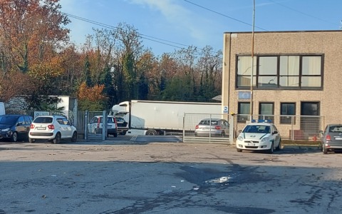 Nessun colpevole per la morte di un camionista travolto da un carico pesante