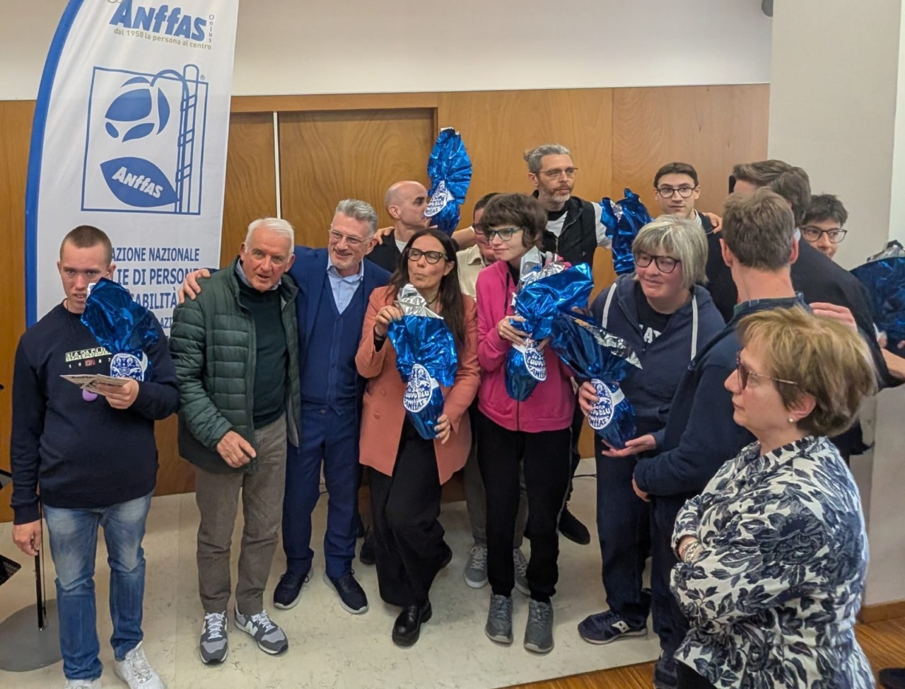 Il ministro Locatelli elogia il talento degli artisti di Anffas Brianza