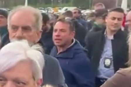 “Ridacci la Lega”: Dario Asnaghi contesta Salvini ai funerali di Umberto Bossi