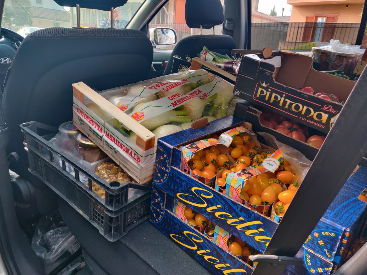 Sequestrata merce a un venditore abusivo a Lissone