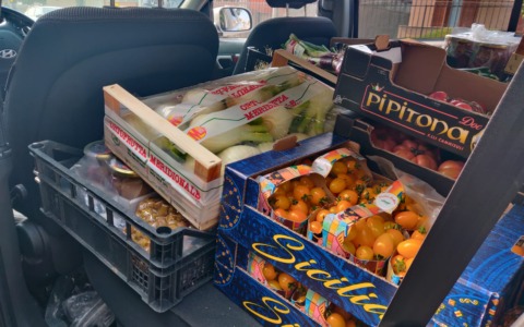 Sequestrata merce a un venditore abusivo a Lissone