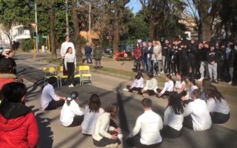 Studenti in piazza per le donne con «Voci Mute»