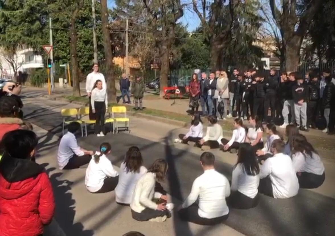 Studenti in piazza per le donne con «Voci Mute»