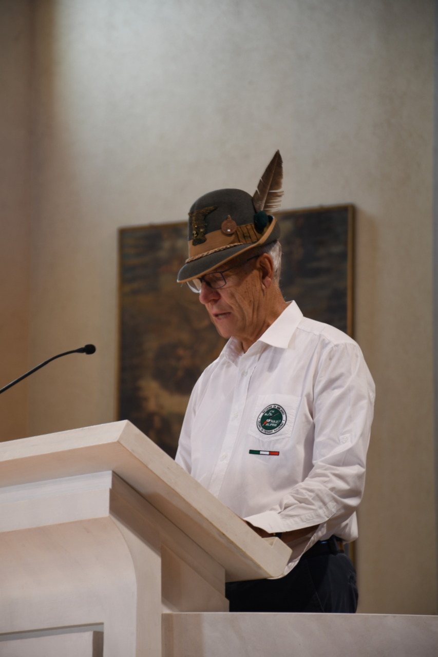 Un commosso addio al capogruppo onorario degli Alpini