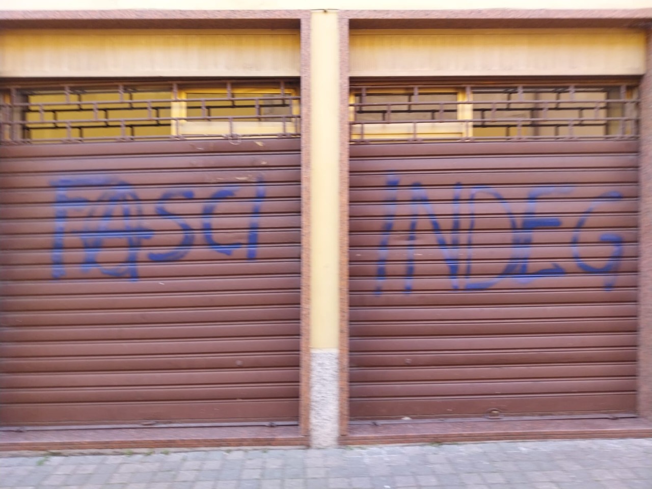 Atti vandalici contro Forza Italia e Indipendenza a Cesano Maderno