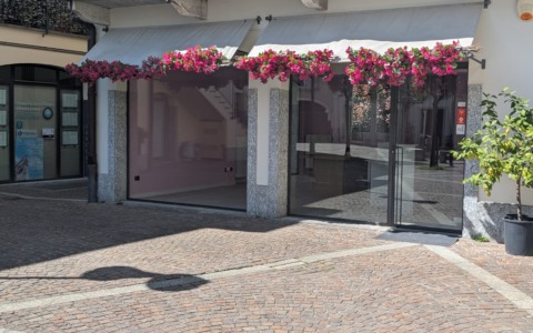 Chiusura lampo per boutique in centro