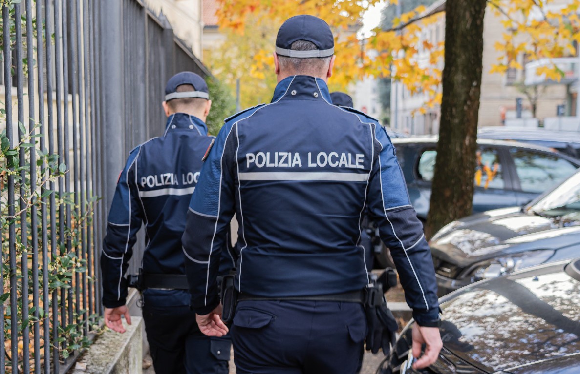 Pensionata aggredita da un’automobilista in piazza Correggio