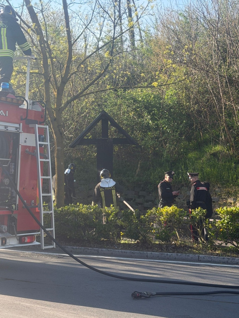 Raccolta fondi per ricostruire il crocifisso del Biulé dopo l’incendio