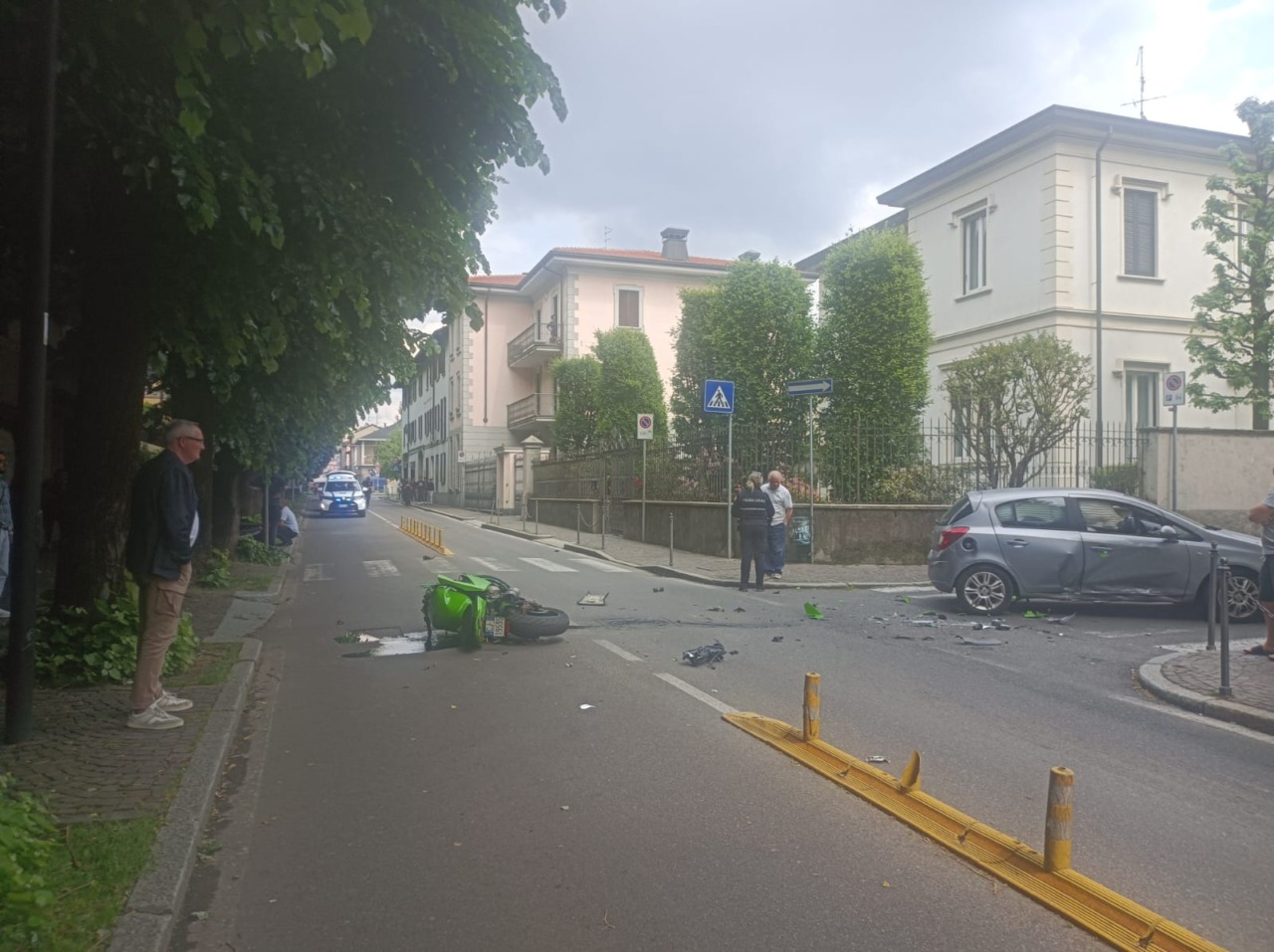 Scontro tra auto e moto, un giovane in ospedale