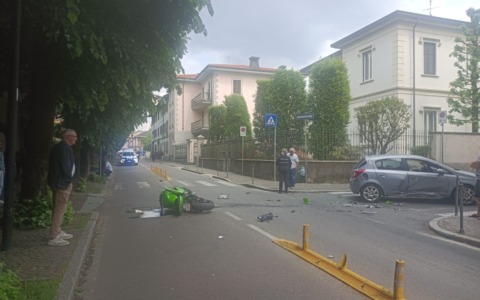 Scontro tra auto e moto, un giovane in ospedale