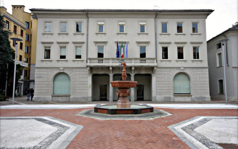 Assenza di inviti dalla Giunta: le opposizioni si rivolgono al prefetto