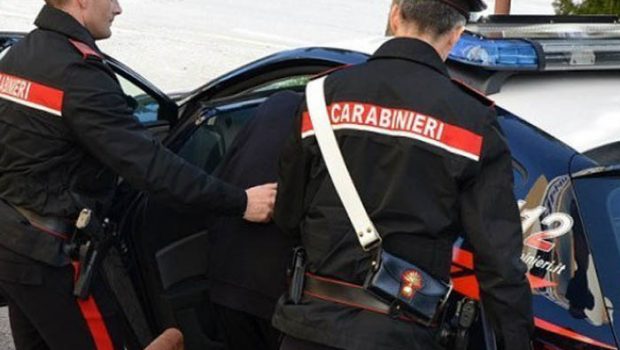 Tentativo di furto in un bar: arrestato un 32enne