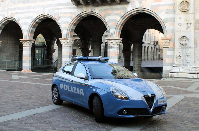 Tre ragazzi sorpresi con hashish sul tetto dell’ex teatro Politeama