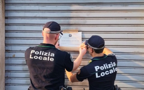 Chiusura del negozio per vendita di alcolici ai minorenni