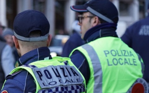 Minimarket denunciato per vendita di alcolici a minorenni