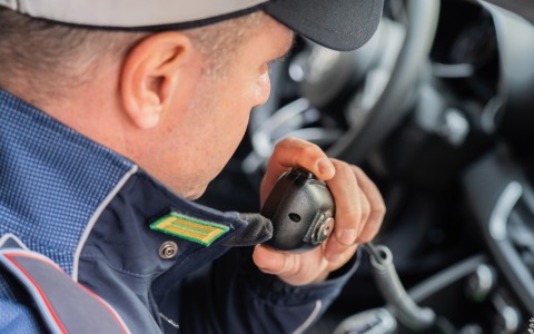 Denunciato per guida in stato di ebbrezza dopo un inseguimento