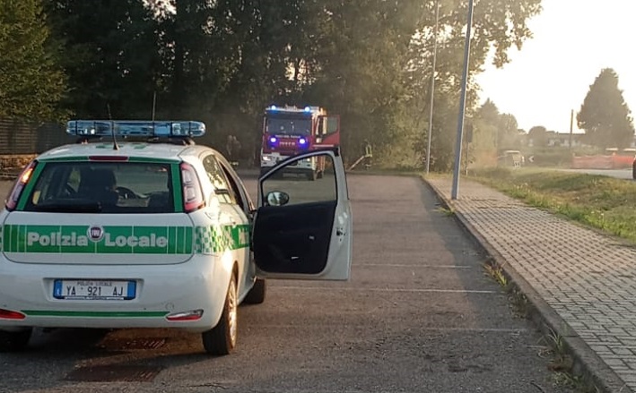 Incendio a Lentate sul Seveso, intervento di pompieri e Polizia Locale