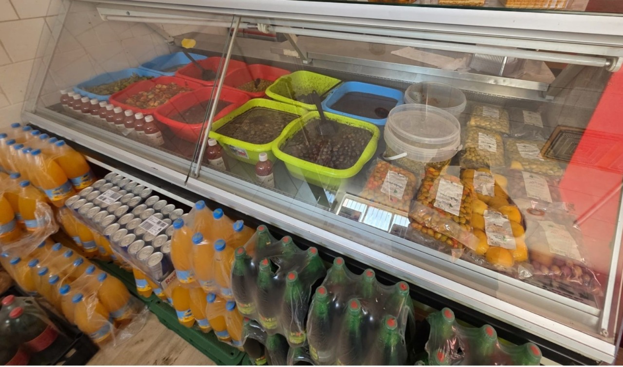 Sigilli a un negozio di alimentari nel quartiere Sant’Ambrogio per gravi irregolarità