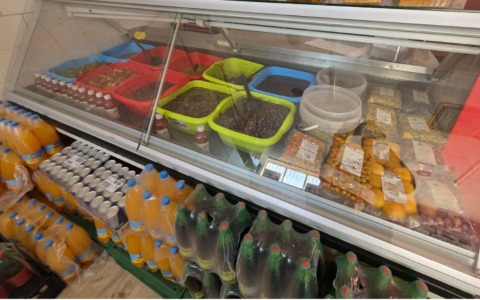Sigilli a un negozio di alimentari nel quartiere Sant’Ambrogio per gravi irregolarità